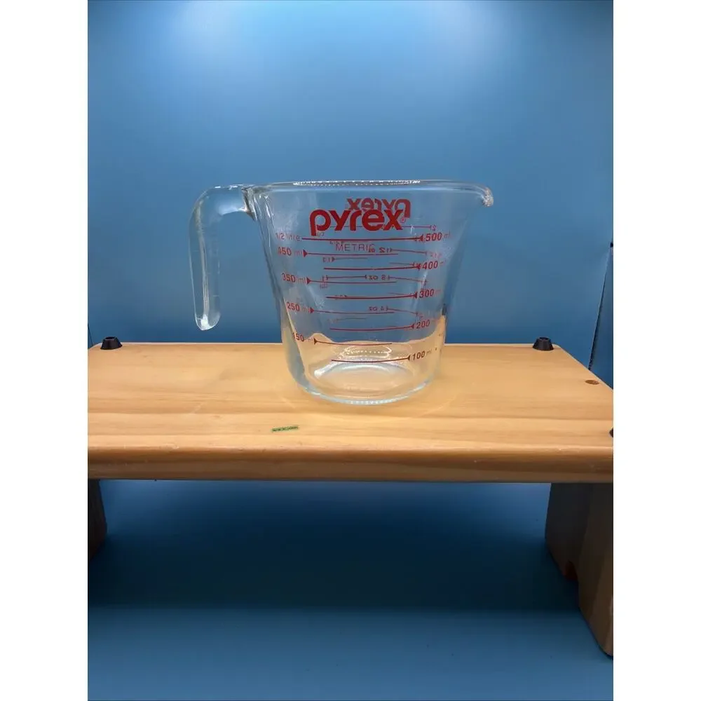 Pyrex Glass 2-Cup Measuring Cup with Red Graphics: PreOwned